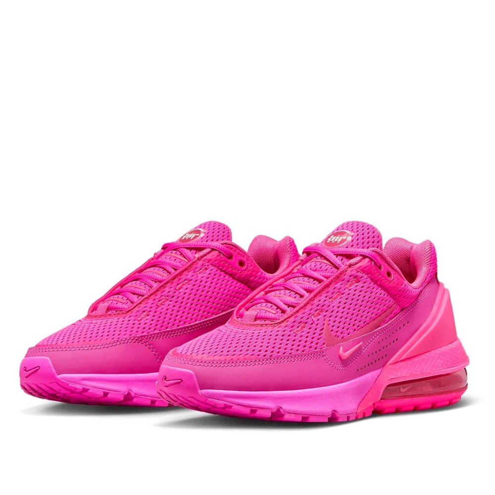 Women’s NIKE Fuchsia Air Max Sneakers 🩷🩷🩷